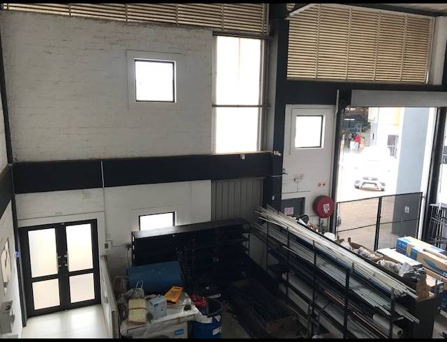 233M² WAREHOUSE RENTED IN CORNUBIA